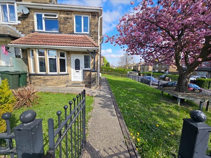 3 Bed Semi-Detached House, Dalcross Grove, BD5