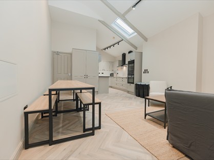 Room in a Shared House, Market Place, BA11