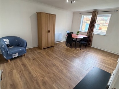 2 Bed Flat, Old Park Mews, TW5
