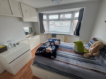 4 Bed Semi-Detached House, Cambridge Close, TW4