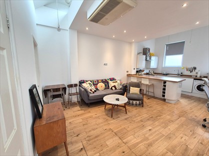 1 Bed Flat, Weimar Street, SW15