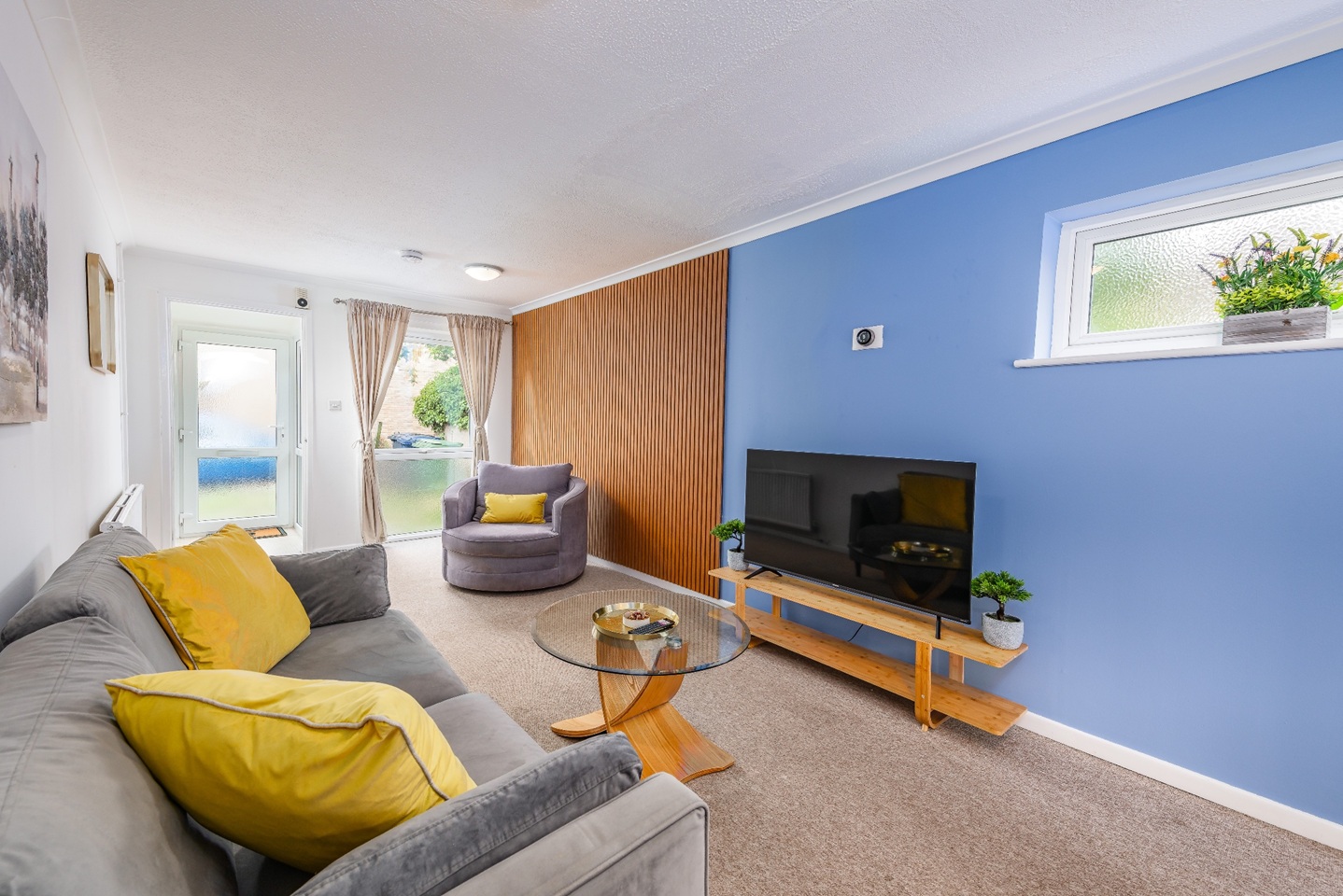 4 Bed Semi-Detached House, Midhurst Close, CB4, N1 7GU