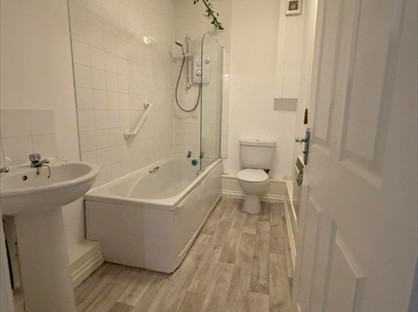 2 Bed Flat, Lower Lux Street, PL14