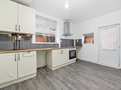 3 Bed End Terrace, Willows Lane, OL16