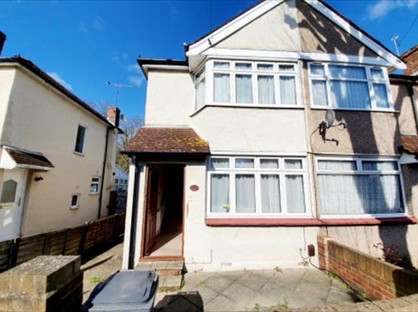 2 Bed Semi-Detached House, Saxon Avenue, TW13