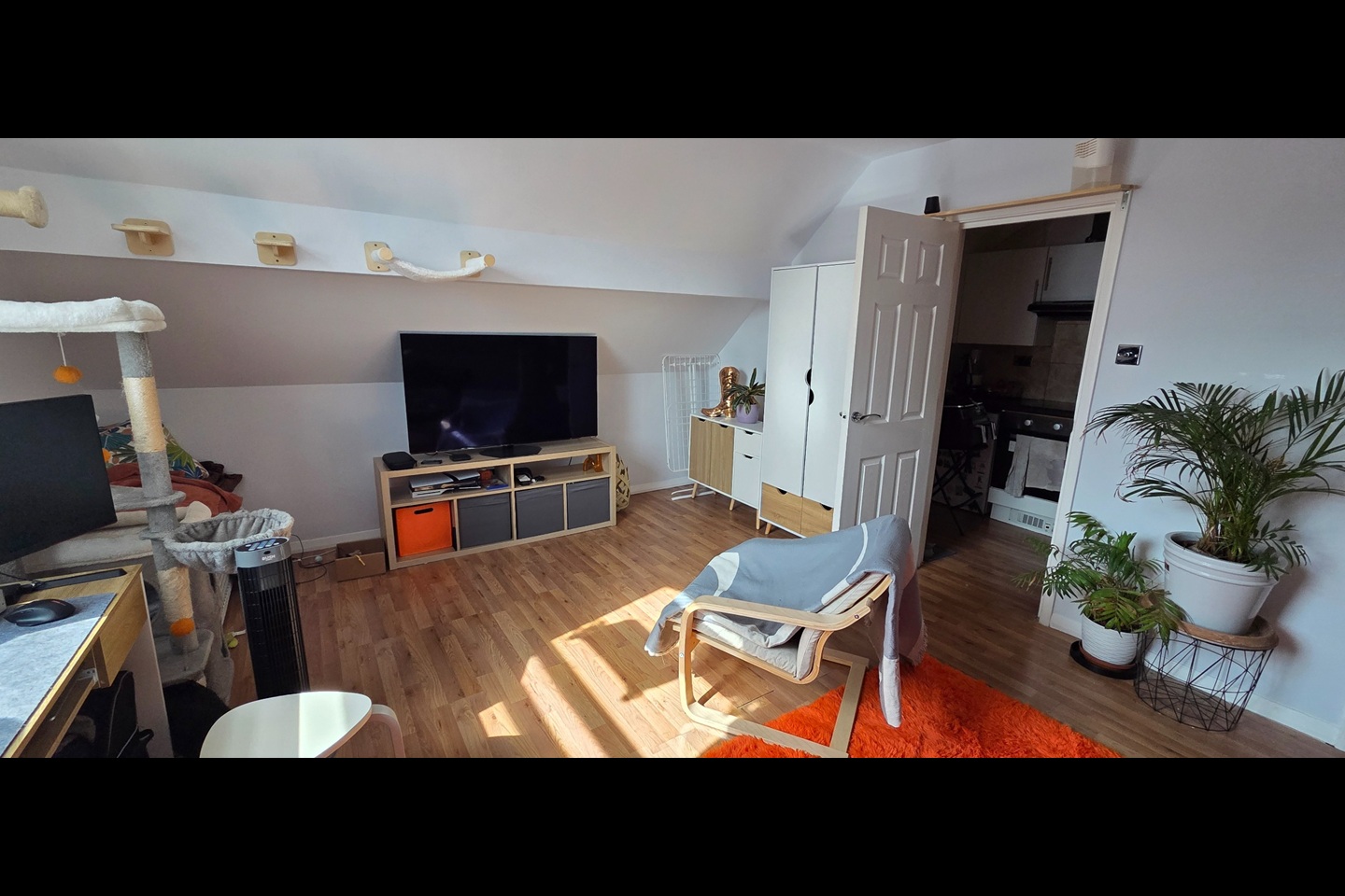 Studio Flat, Stockwood Crescent, LU1