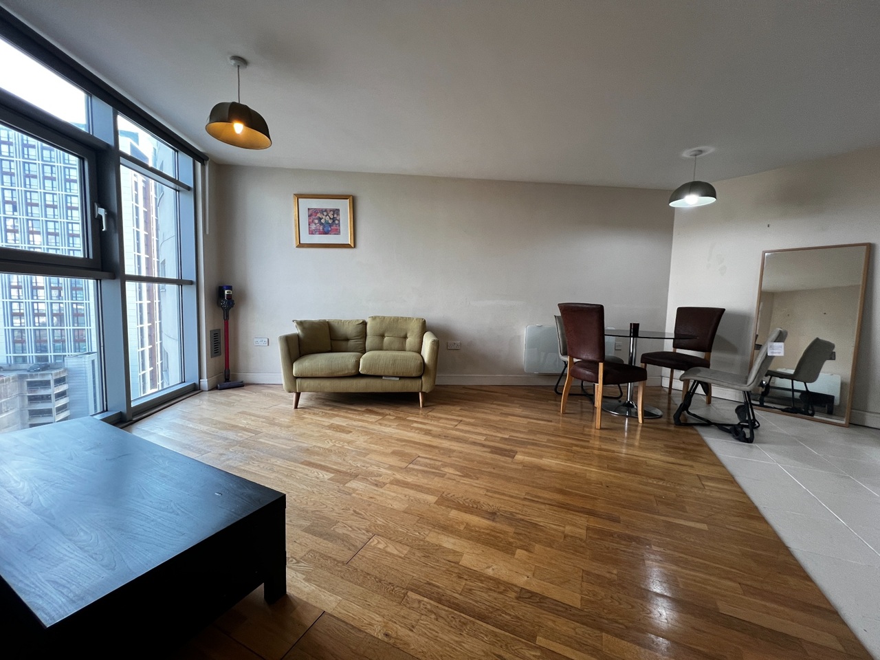 2 Bed Flat, Altolusso, CF10, N1 7GU