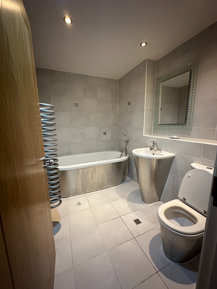 Additional image 8 of 2 Bed Flat, Altolusso, CF10, N1 7GU