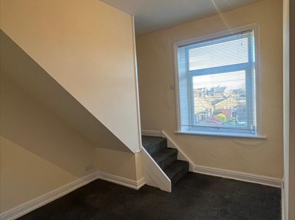 2 Bed Flat, Beacon Road, BD6