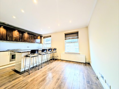 3 Bed Flat, Garratt Lane, SW17