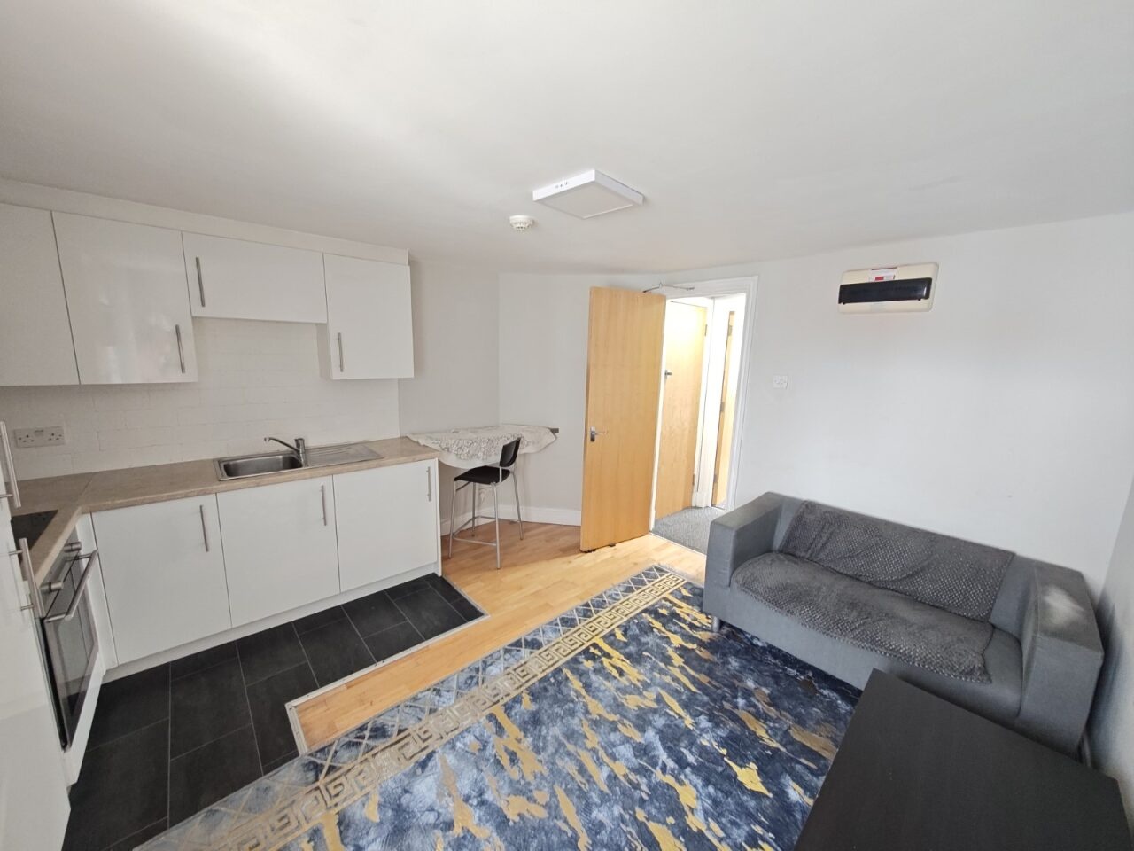 1 Bed Flat, Whitchurch Road, CF14, N1 7GU