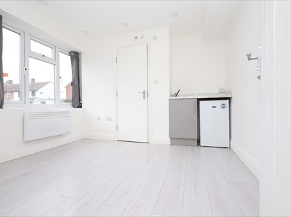 Studio Flat, Rubens Road, UB5