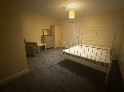 5 Bed Terraced House, Thorneycroft Drive, EN3