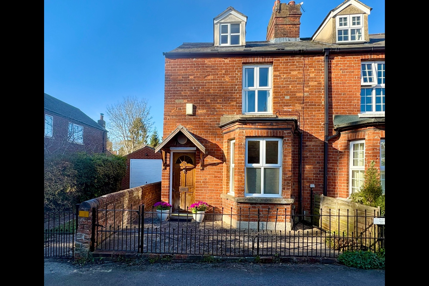 3 Bed Semi-Detached House, The Croft, OX3, N1 7GU