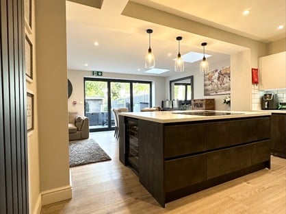 7 Bed End Terrace, Grove Park Road, SE9