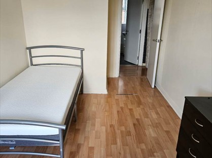 Room in a Shared Flat, Cole Gardens, TW5