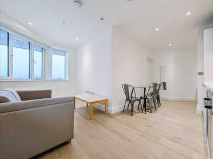 1 Bed Flat, New Road, CM14