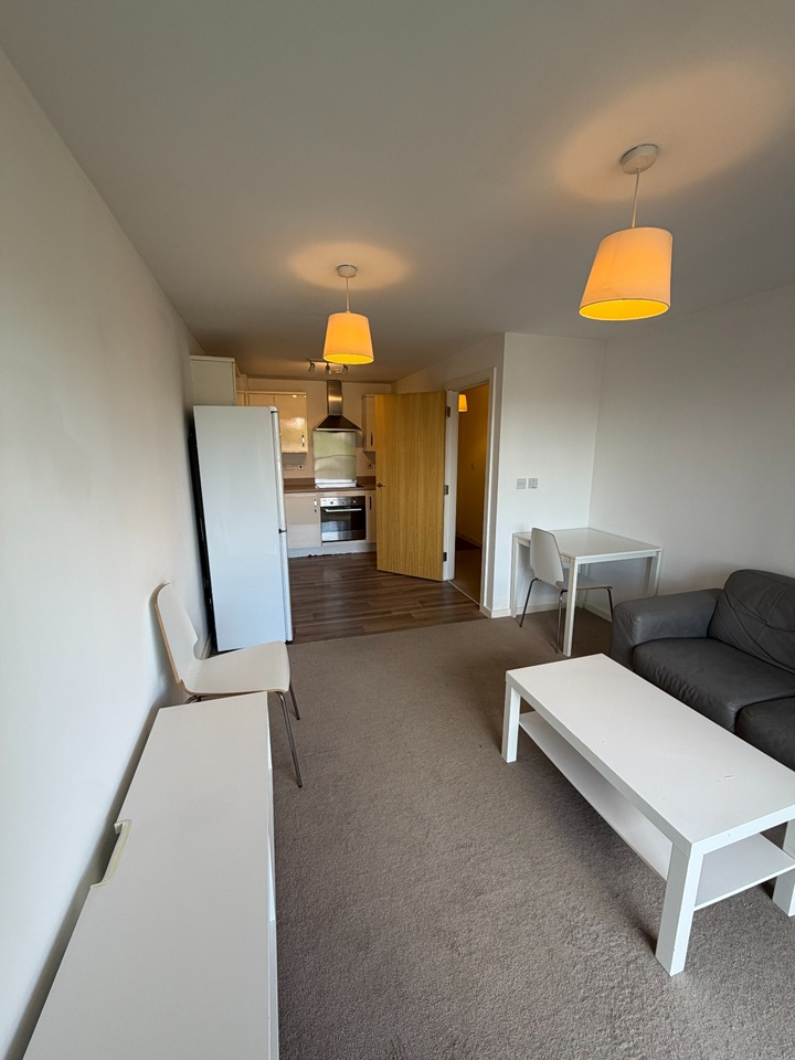 1 Bed Flat, Spinner House, M5 photo 4