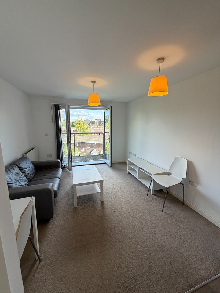 1 Bed Flat, Spinner House, M5 photo 3