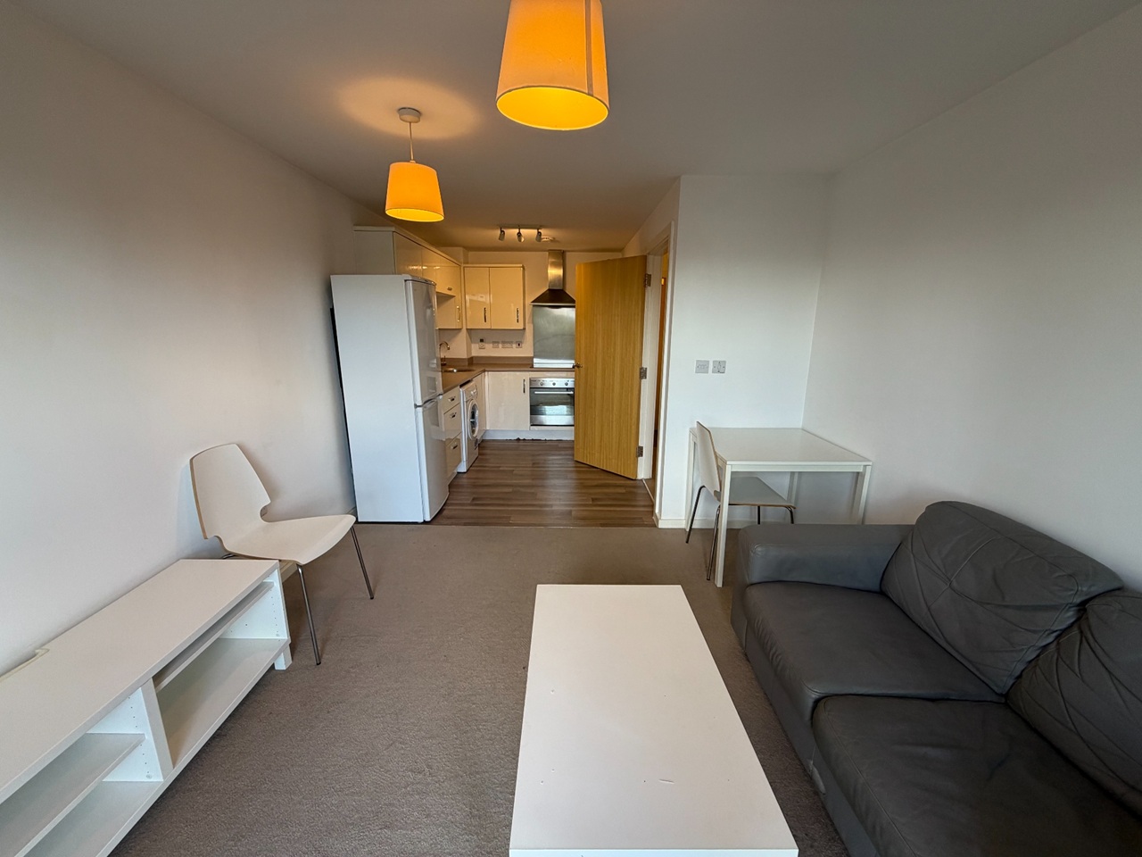 1 Bed Flat, Spinner House, M5 photo 2