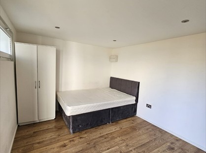 Studio Flat, Anthony Way, SL1