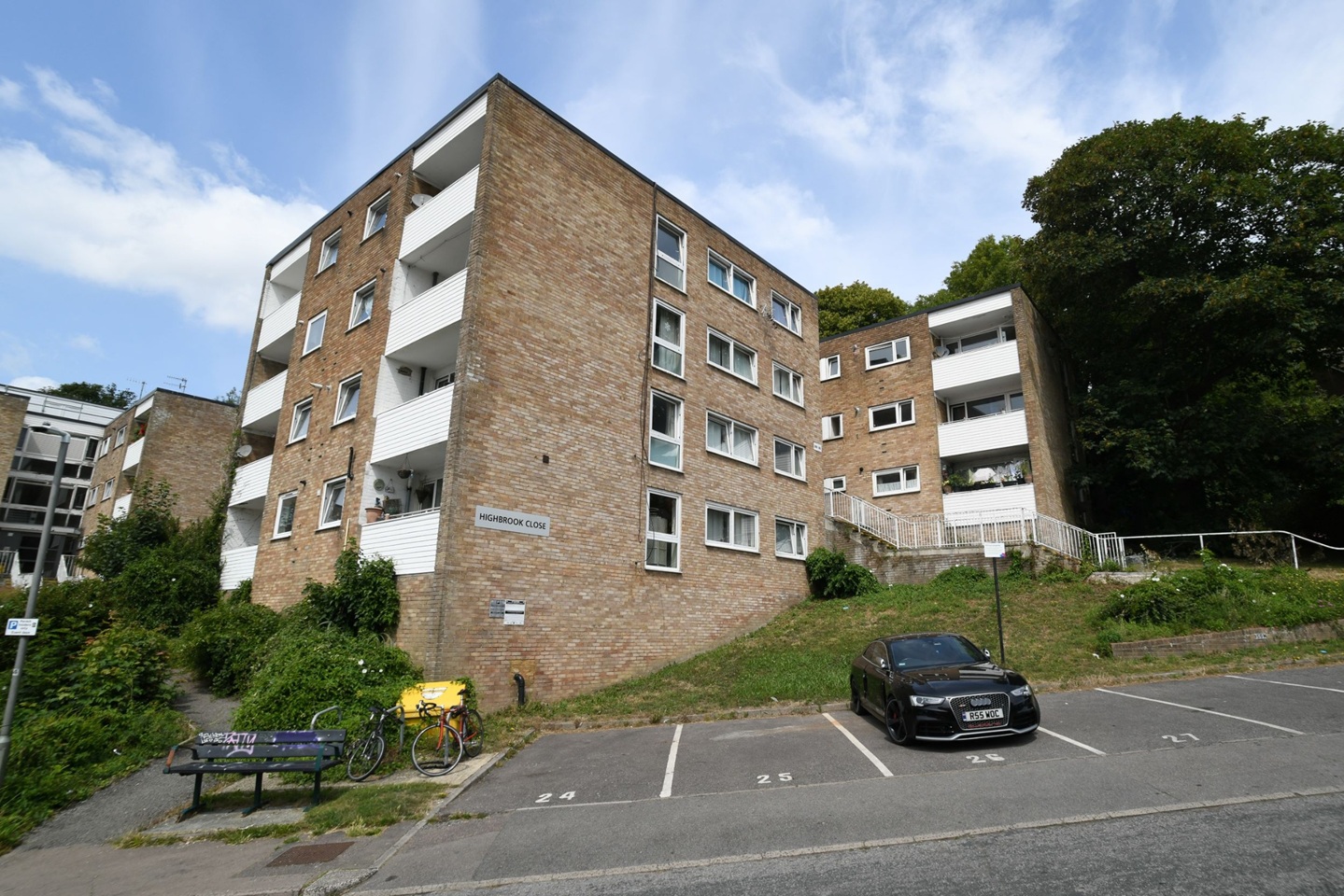 4 Bed Flat, Highbrook Close, BN2, N1 7GU