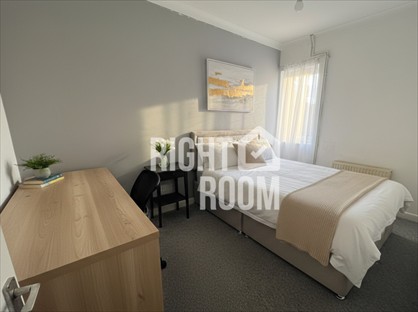 5 Bed Semi-Detached House, St. Andrews Road, SO14