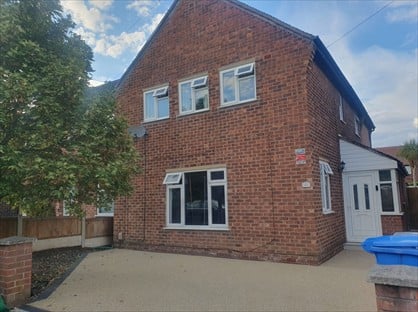 4 Bed Semi-Detached House, Craddock Road, M33