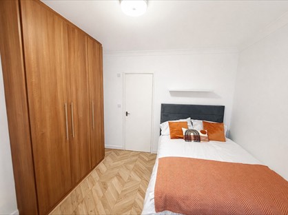 Room in a Shared House, Manor Avenue, TW4