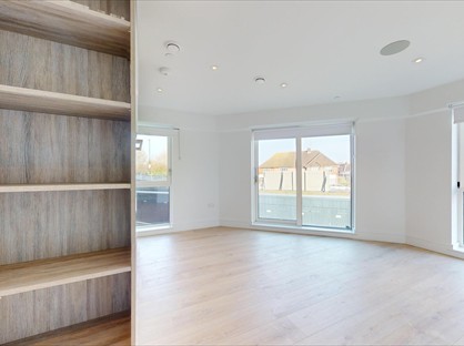 1 Bed Flat, Coombe Hill House, SW20