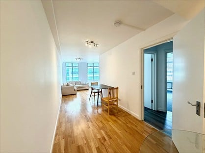 2 Bed Flat, Warren Court, NW1