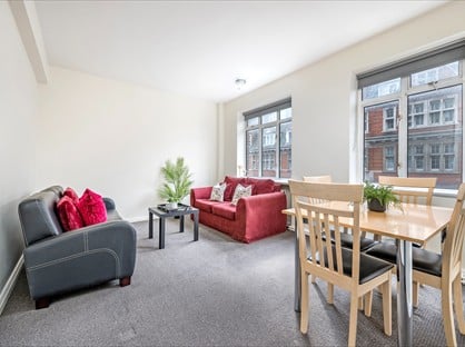 2 Bed Flat, Warren Court, NW1