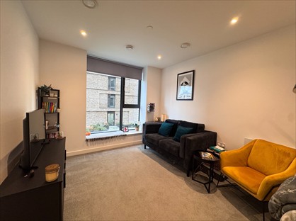 1 Bed Flat, Wharf End, M17