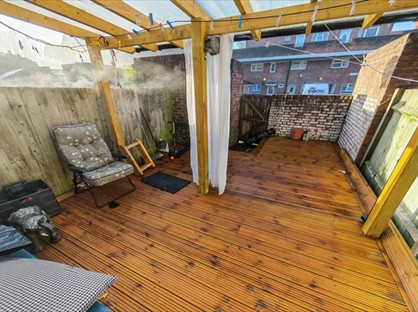 Room in a Shared Flat, Priors Field, UB5