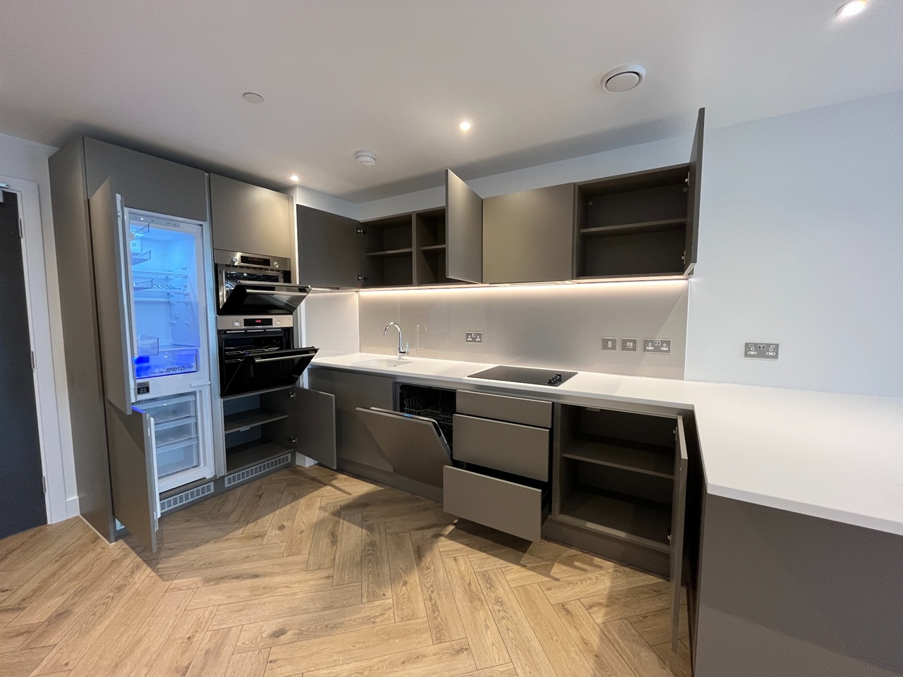 Additional image 4 of 1 Bed Flat, Port Street, M1, N1 7GU