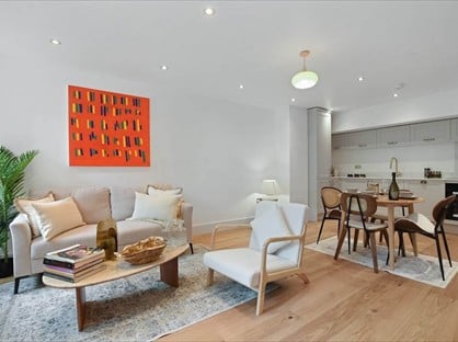 2 Bed Flat, Vicarage Gate, W8