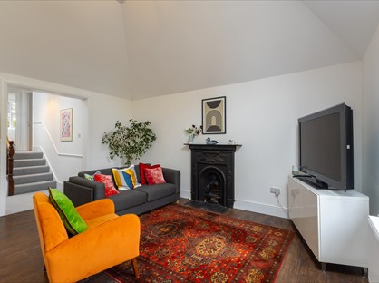 2 Bed Flat, Riggindale Road, SW16