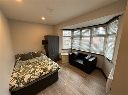 Studio Flat, Ashness Gardens, UB6