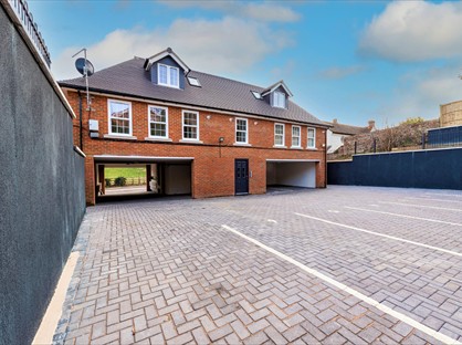 1 Bed Flat, Milton Head, HP8