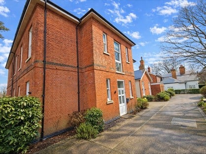 1 Bed Flat, Officers Mess House, NW7