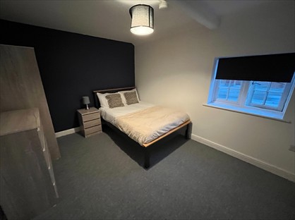 Room in a Shared House, Canal Road, S80