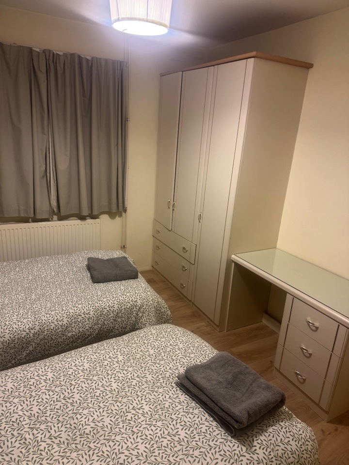 Erith - 2 Bed Bungalow, Bridge Road, DA8 - To Rent Now for £2,100.00 p/m