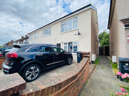 6 Bed Semi-Detached House, Whalebone Lane South, RM8