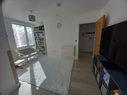2 Bed Flat, Russells Crescent, RH6