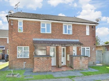 1 Bed Flat, Invicta Court, ME10