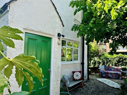 2 Bed Semi-Detached House, Arterberry Road, SW20