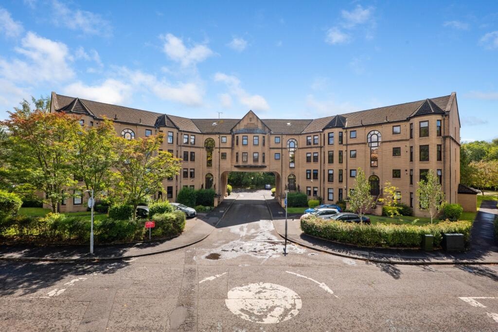 3 Bed Flat, Hughenden Lane, G12, N1 7GU