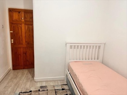 Room in a Shared House, Lindisfarne Road, RM8