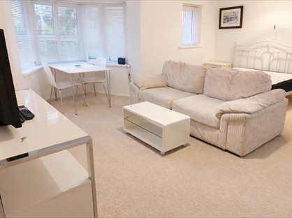 1 Bed Flat, St. James's Road, PO5
