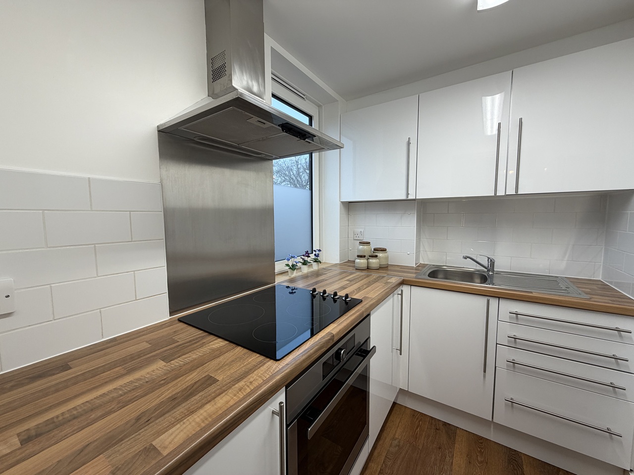 Studio Flat, Akenside Road, NW3 photo 5